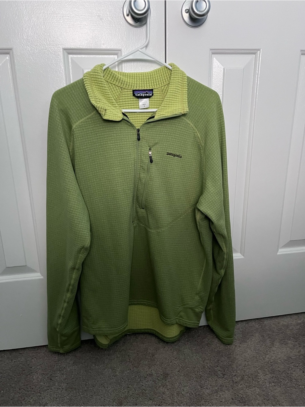 Green Patagonia Men’s Large R1 Regulator/Polartec fleece 1/4 zip
